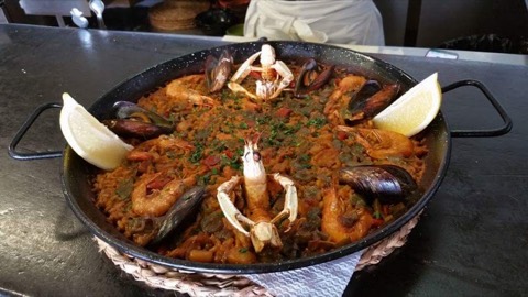 Chiringuito Basilio Beach — the food and the room