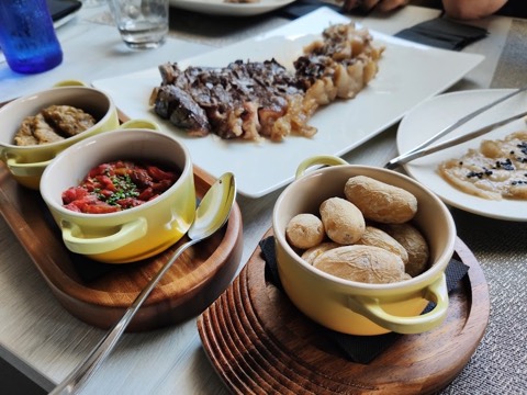 El Txoco de Luis Salinero: Restaurante en Puerto Banús — the food and the room