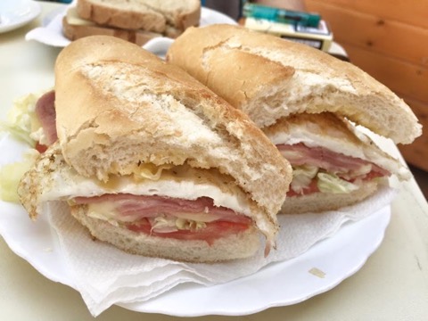 "FIESTA" EL BAR DEL MERCAO — the food and the room