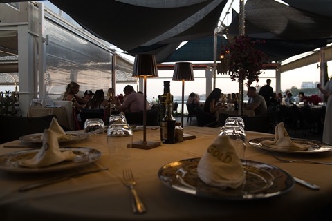 Gold Restaurant Puerto Banús — the food and the room