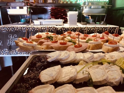 Jorge's Bar Cabopino — the food and the room