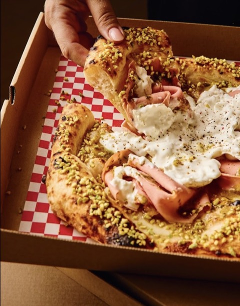 La Pizza di Napoli — the food and the room
