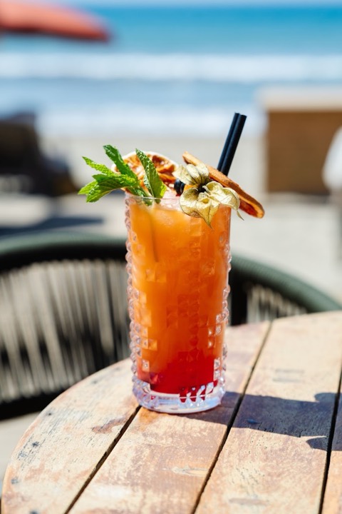 Oyana Beach Club & Restaurant — the food and the room