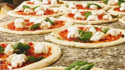 Pizzeria da Michele — the food and the room