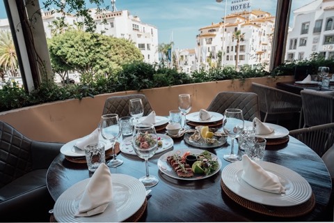 Restaurante Bó banús — the food and the room