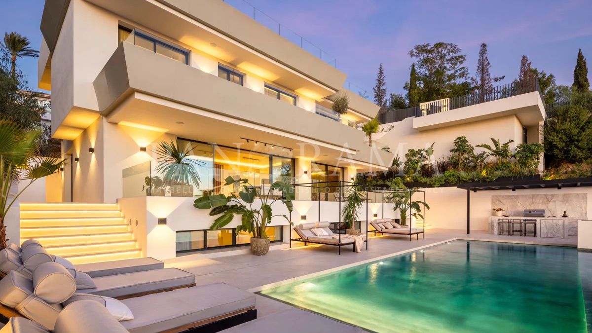 Villa asking €4,750,000 in Elviria, Marbella