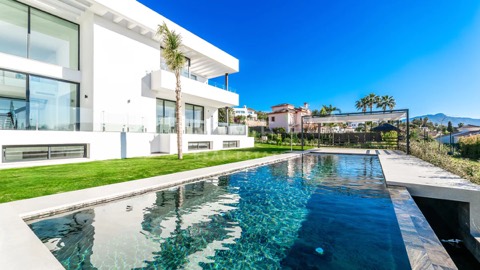Villa asking €4,000,000 in Paraiso Alto, Marbella
